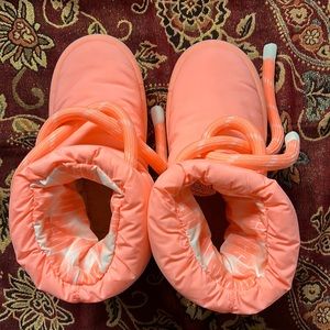 NWOT UGG Women Size 7 Coral Plushie Boots